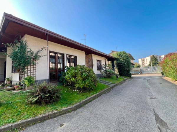 casa indipendente in vendita a Saronno