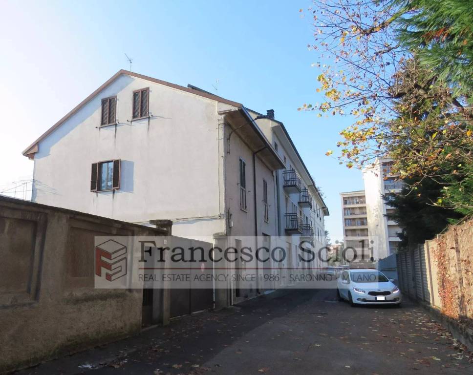casa indipendente in vendita a Saronno