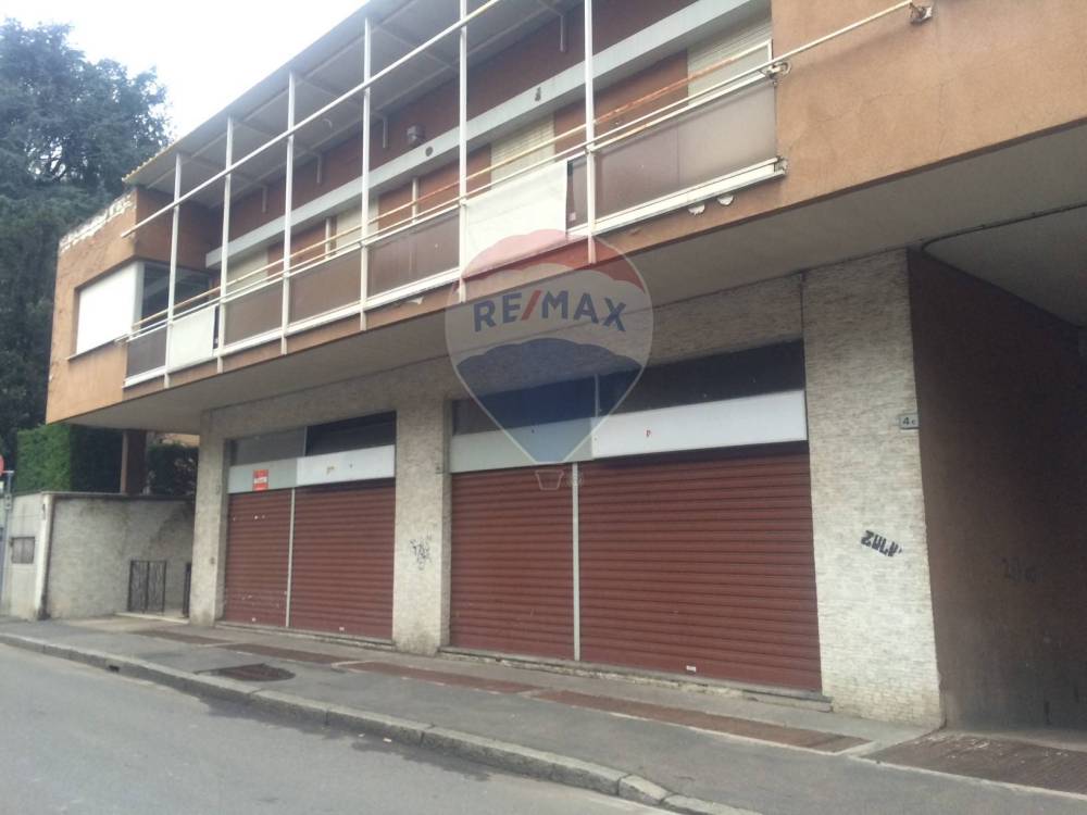 locale commerciale in vendita a Saronno