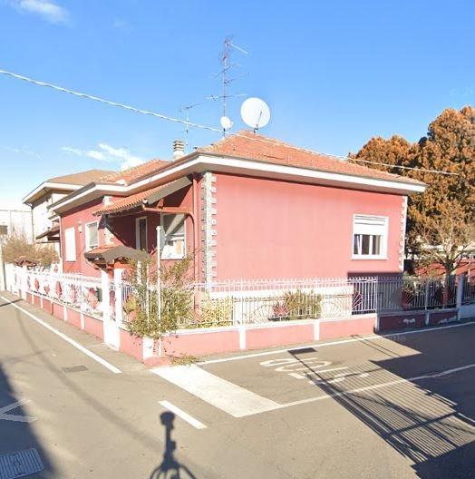 casa indipendente in vendita a Saronno