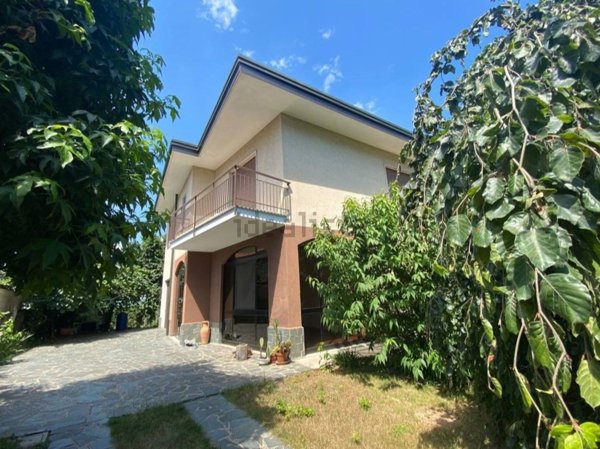 casa indipendente in vendita a Saronno