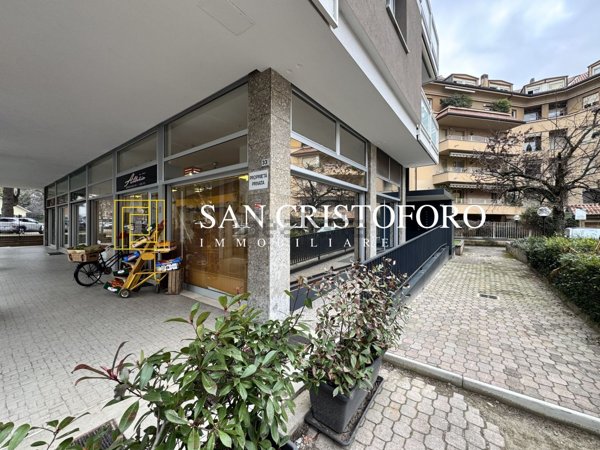 negozio in vendita a Saronno