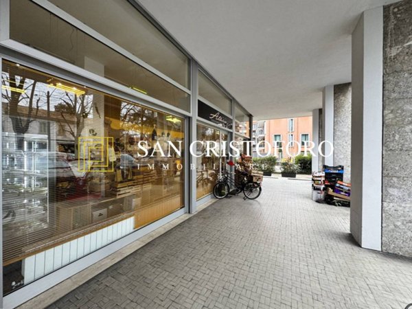 negozio in vendita a Saronno