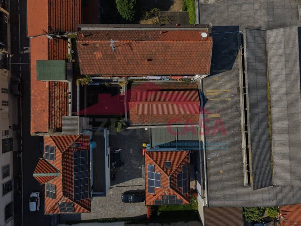 casa indipendente in vendita a Saronno