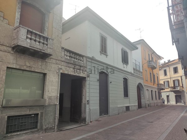 casa semindipendente in vendita a Saronno