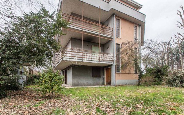 casa indipendente in vendita a Saronno