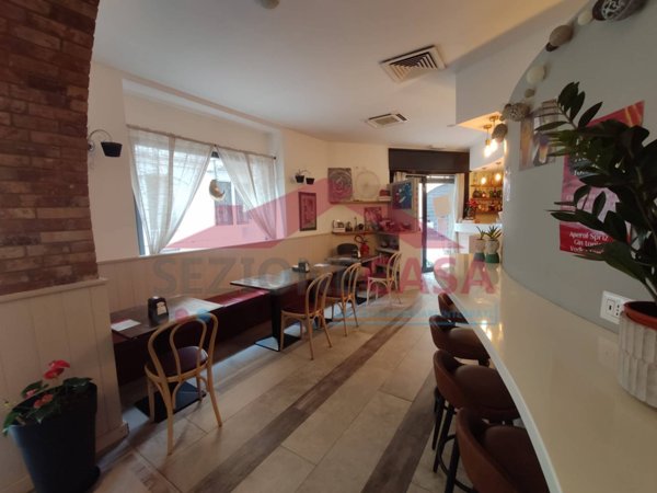 locale commerciale in vendita a Saronno