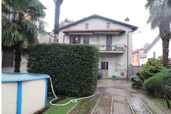 casa indipendente in vendita a Saronno
