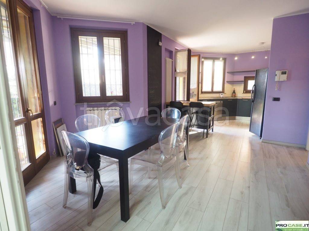 casa indipendente in vendita a Saronno