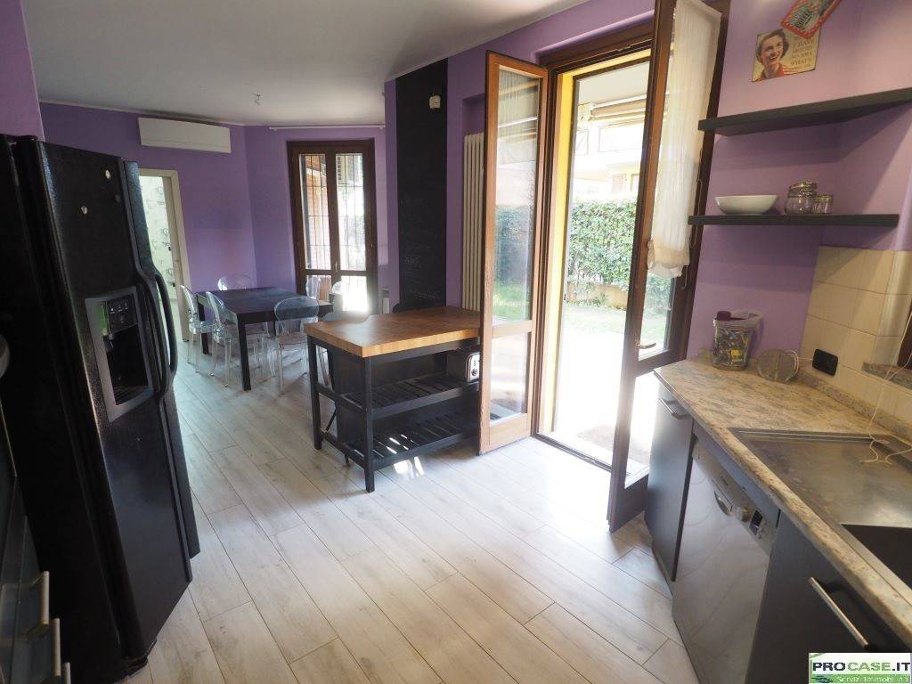 casa indipendente in vendita a Saronno
