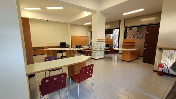 negozio in vendita a Saronno