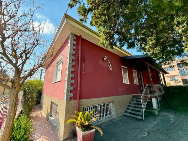 casa indipendente in vendita a Saronno