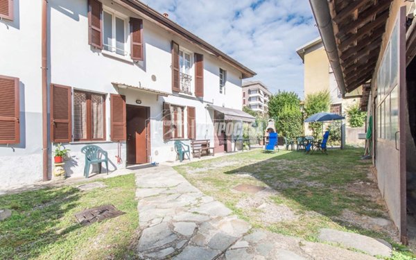 casa indipendente in vendita a Saronno
