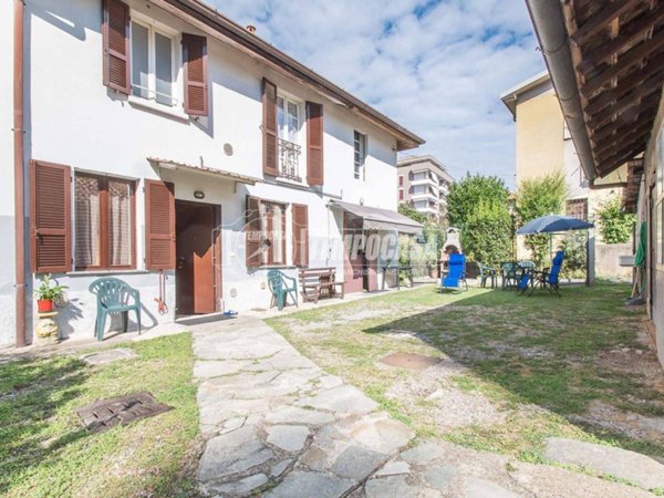 casa indipendente in vendita a Saronno