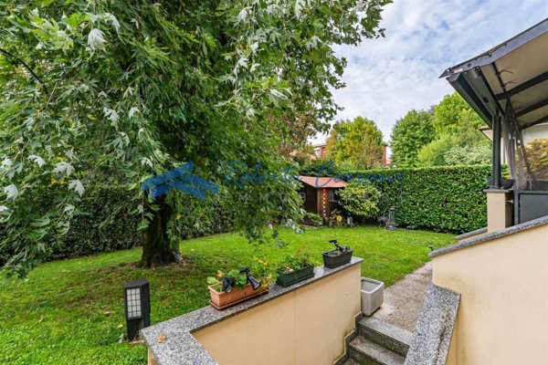 casa indipendente in vendita a Saronno