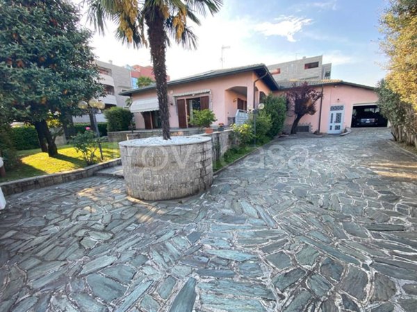 casa indipendente in vendita a Saronno