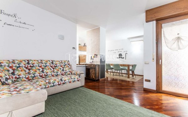 casa indipendente in vendita a Saronno