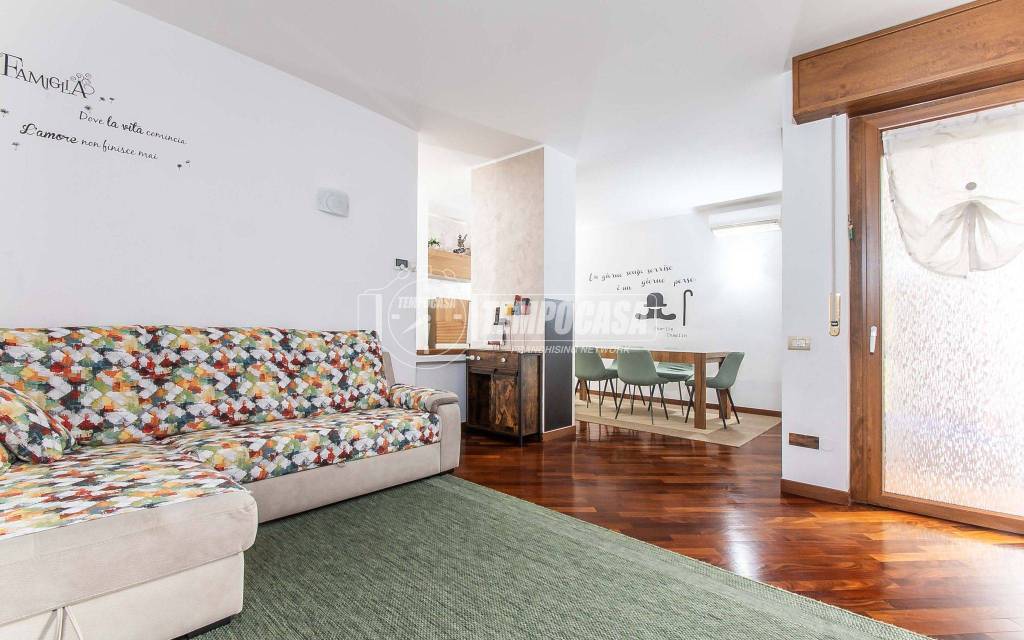 casa indipendente in vendita a Saronno
