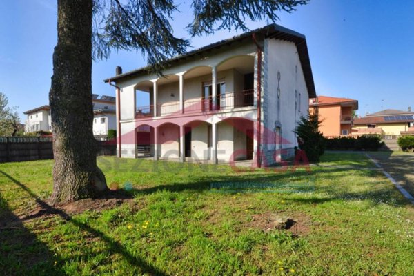 casa indipendente in vendita a Saronno