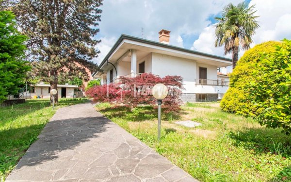 casa indipendente in vendita a Saronno
