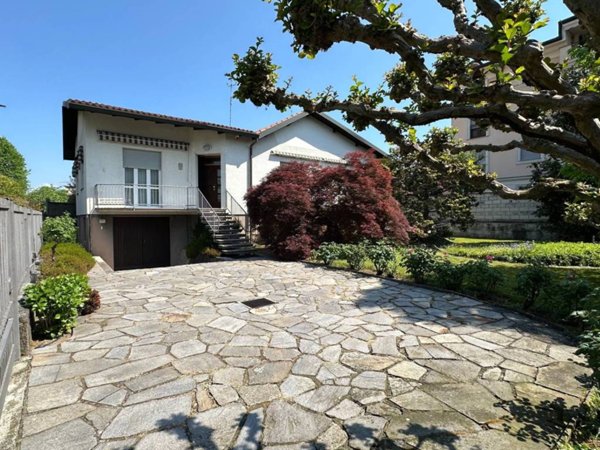 casa indipendente in vendita a Saronno
