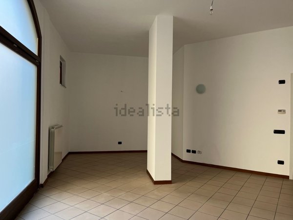 negozio in vendita a Saronno