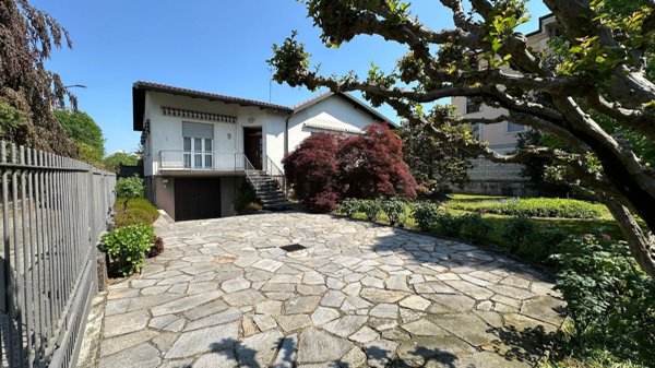 casa indipendente in vendita a Saronno