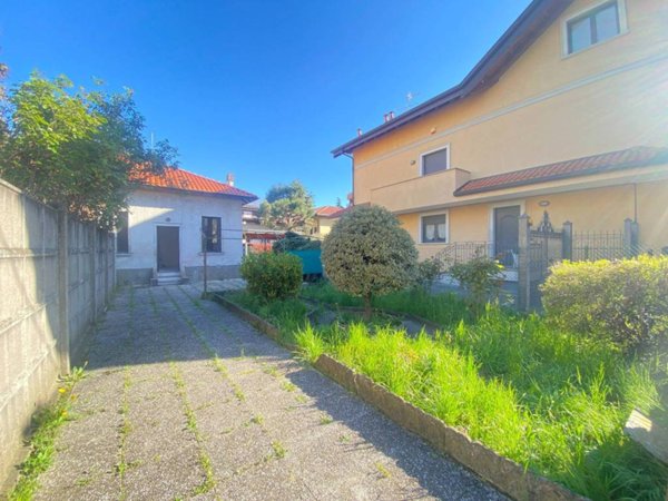 casa indipendente in vendita a Saronno