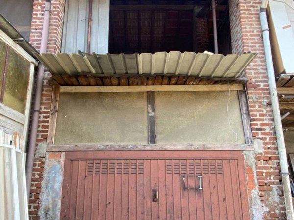 locale commerciale in vendita a Saronno