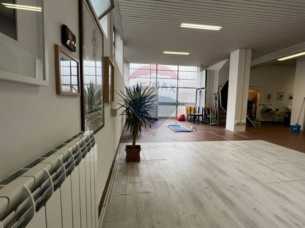 negozio in vendita a Saronno
