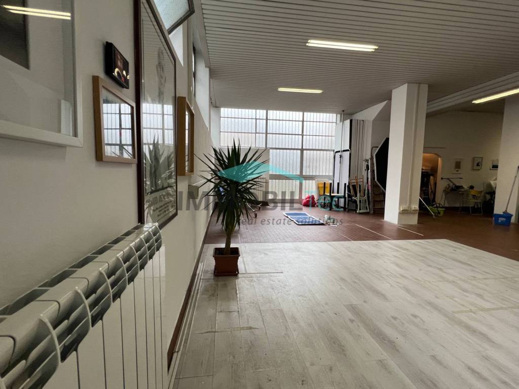 negozio in vendita a Saronno