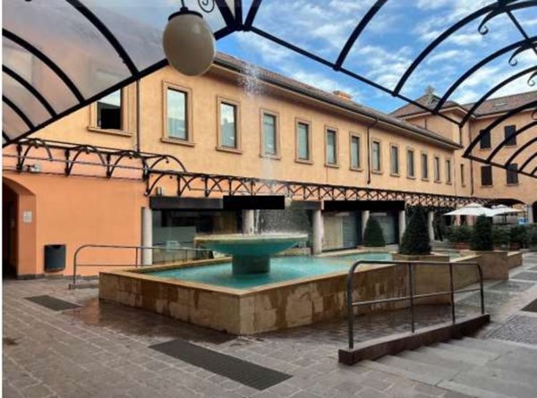 negozio in vendita a Saronno