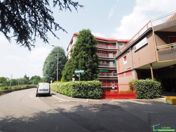 appartamento in vendita a Saronno in zona Campo dei Fiori