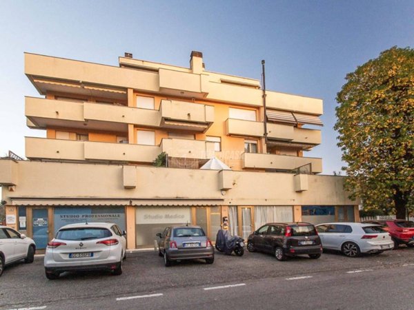 negozio in vendita a Saronno