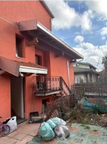 casa indipendente in vendita a Saronno