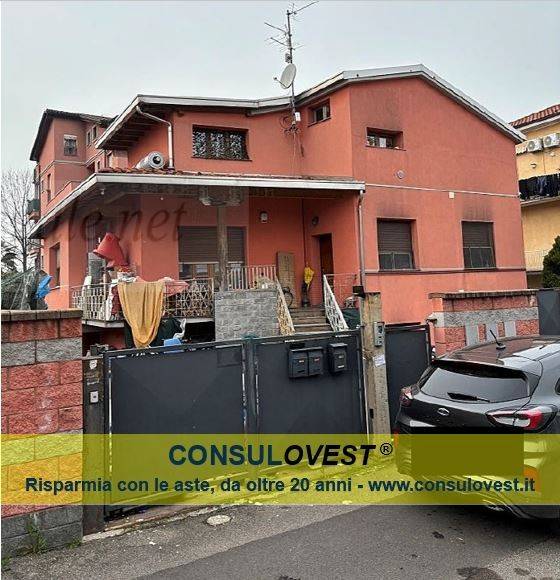 casa indipendente in vendita a Saronno