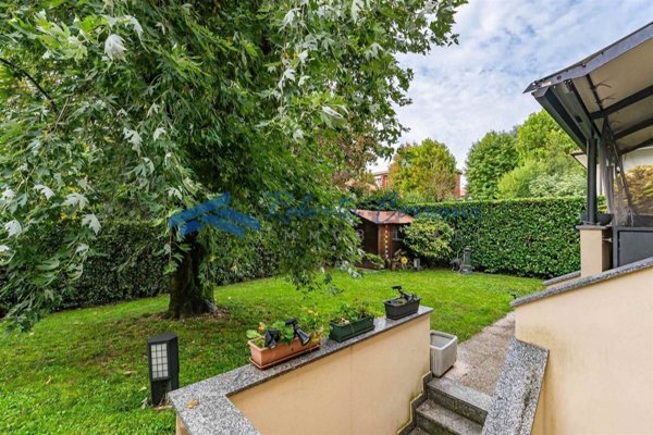 casa indipendente in vendita a Saronno