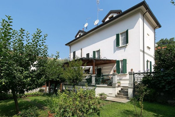 casa indipendente in vendita a Saronno