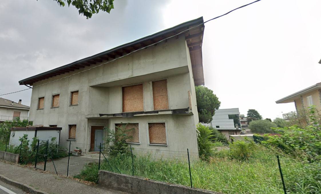 casa indipendente in vendita a Saronno