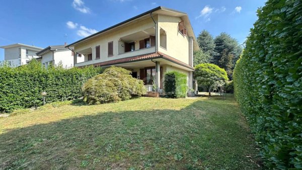 casa indipendente in vendita a Saronno