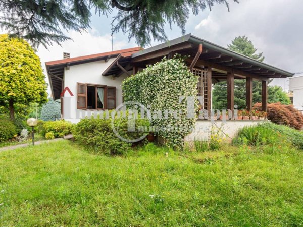 casa indipendente in vendita a Saronno