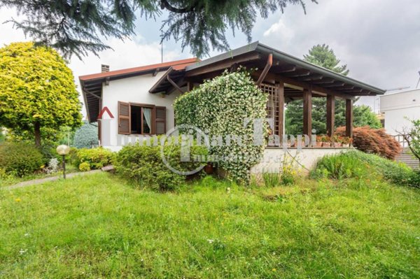 casa indipendente in vendita a Saronno