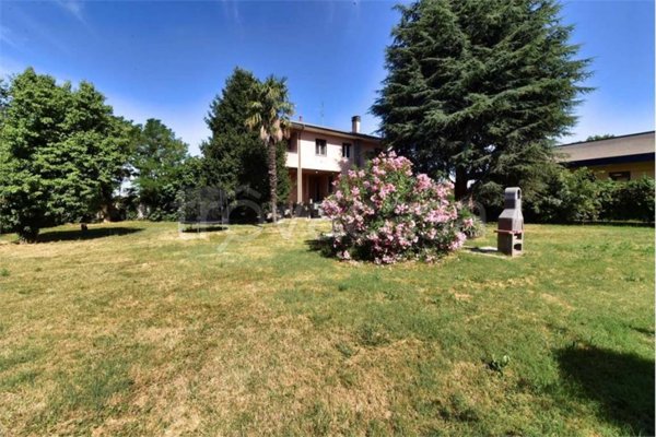 casa indipendente in vendita a Saronno