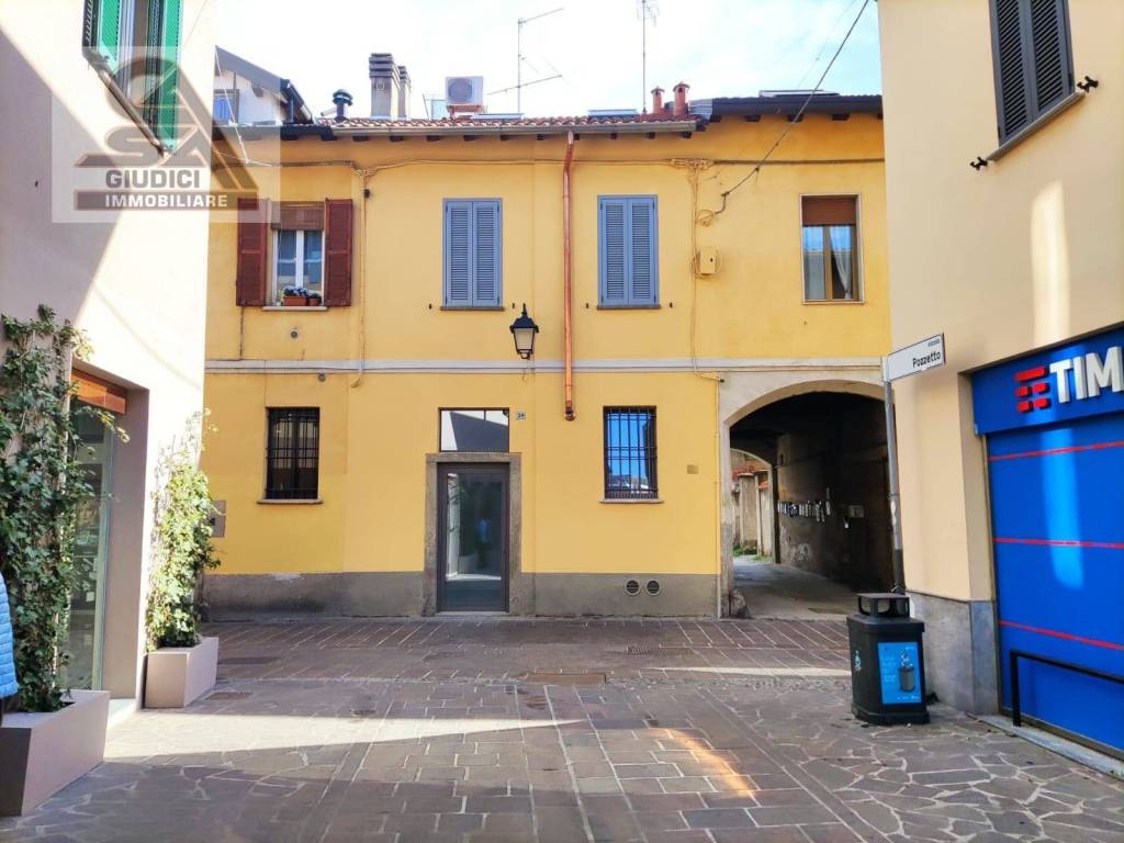 negozio in vendita a Saronno