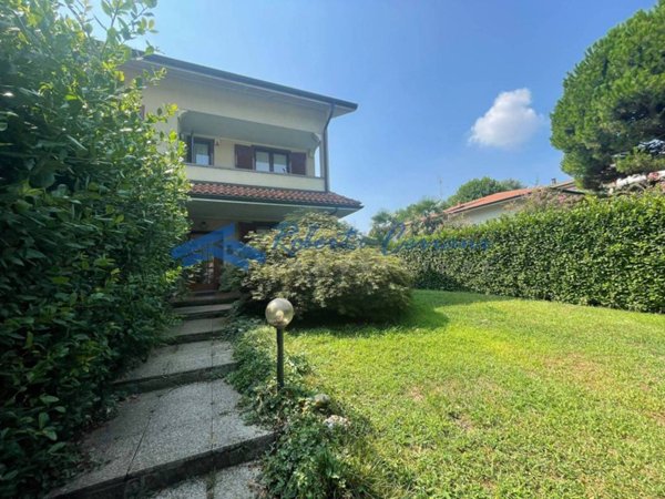 casa indipendente in vendita a Saronno