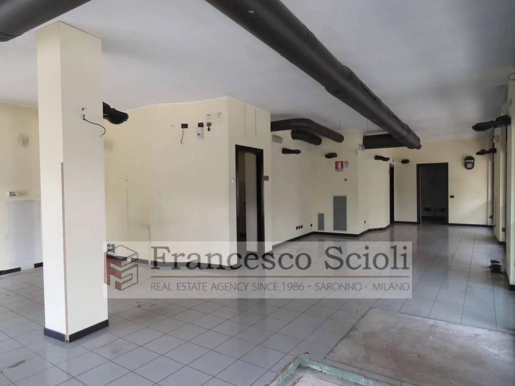 negozio in vendita a Saronno