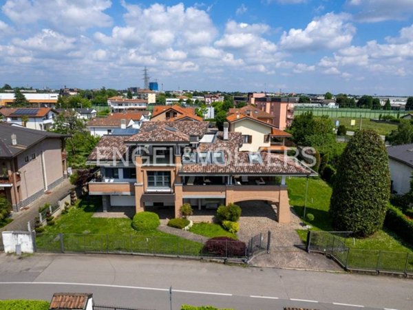 casa indipendente in vendita a Saronno