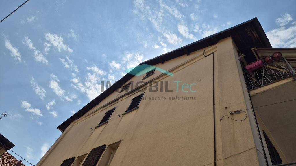 locale commerciale in vendita a Saronno