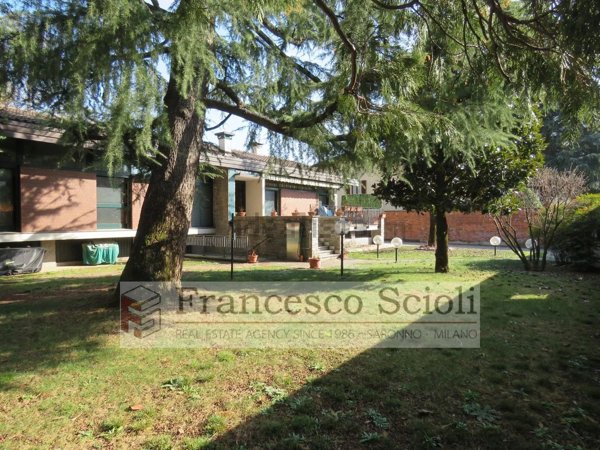 casa indipendente in vendita a Saronno