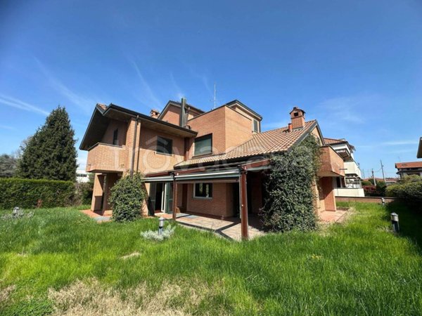casa indipendente in vendita a Saronno